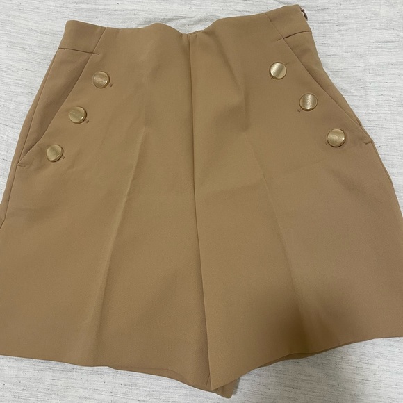 Zara Pants - Zara beige short with gold buttons